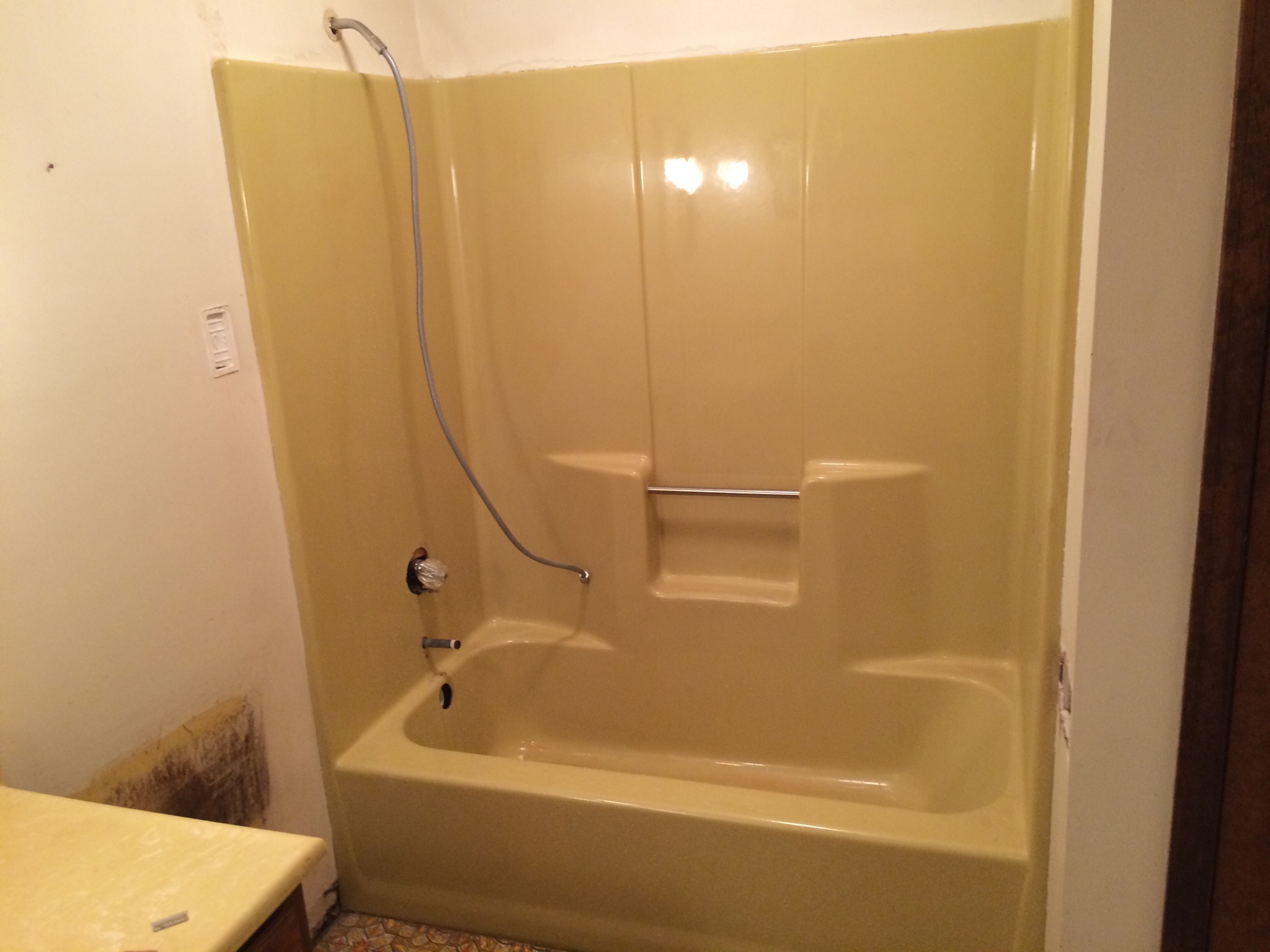 Can A Fiberglass Tub Be Resurfaced, Spray Paint Fiberglass Bathtub